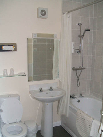 Celtic International Cardiff Airport 3*