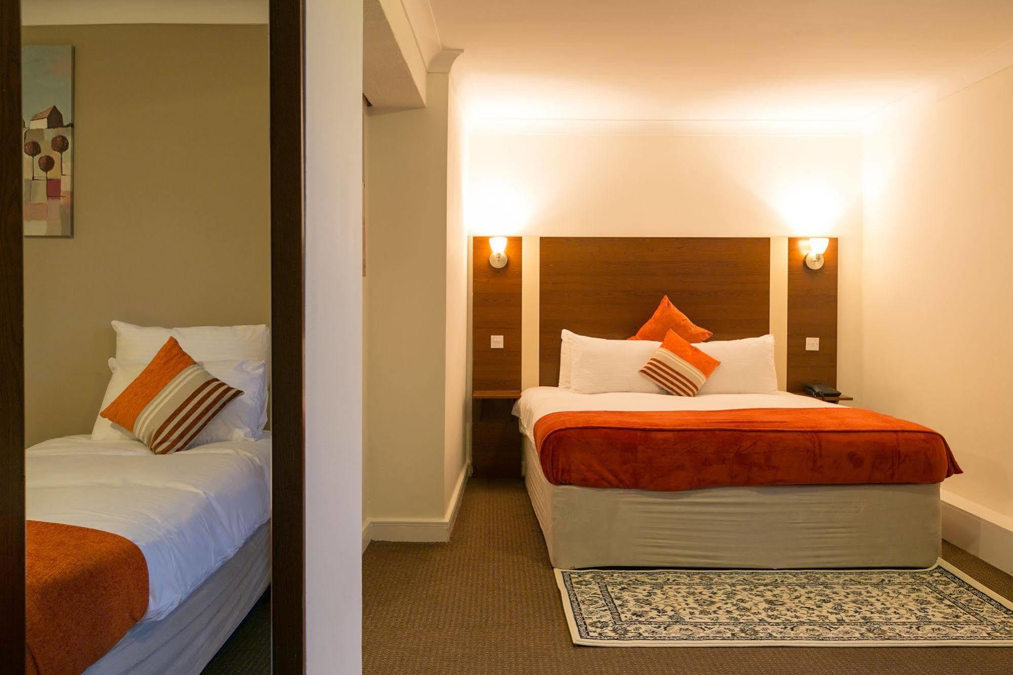 Celtic International Cardiff Airport 3*