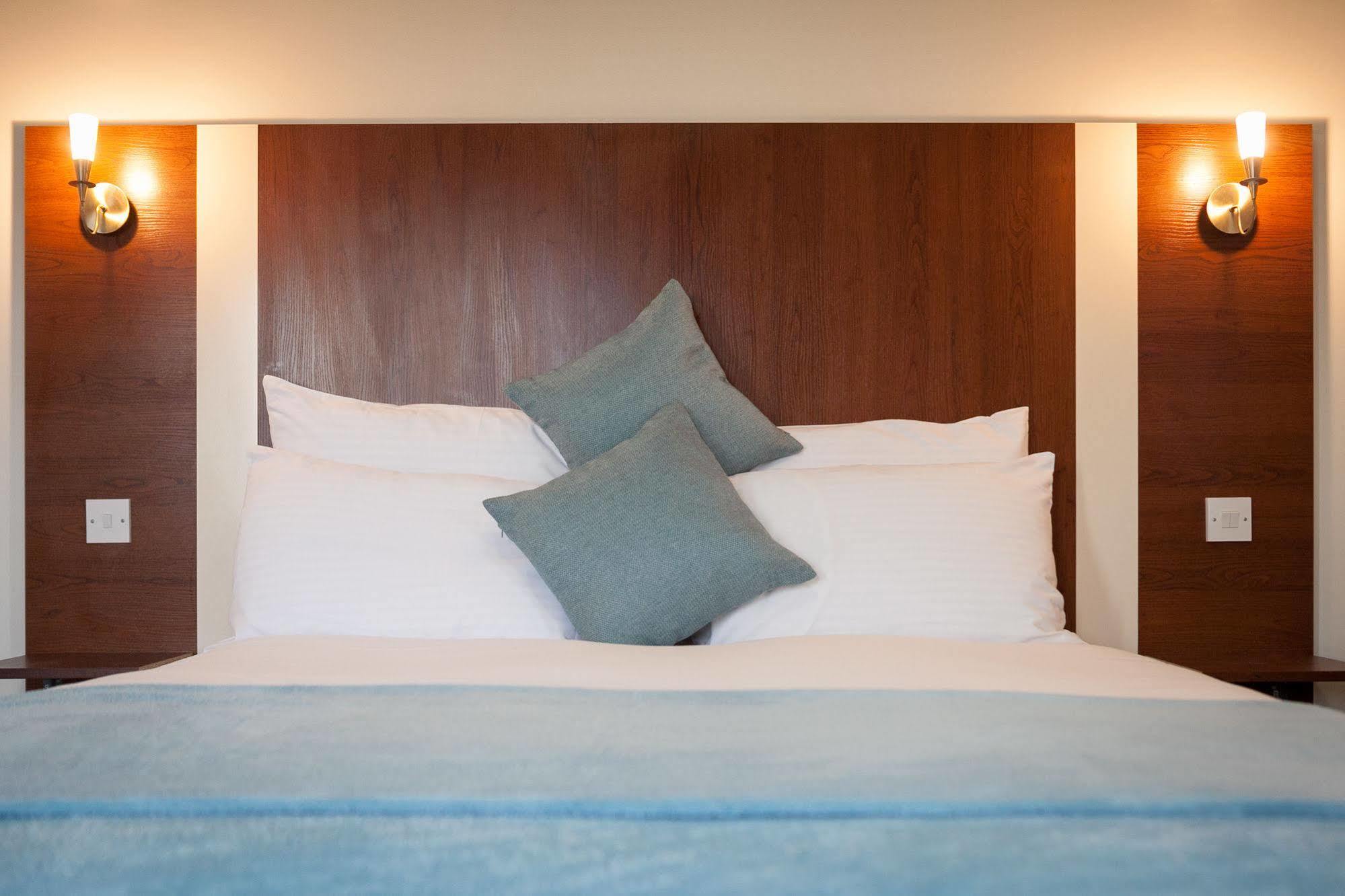 Celtic International Cardiff Airport 3*