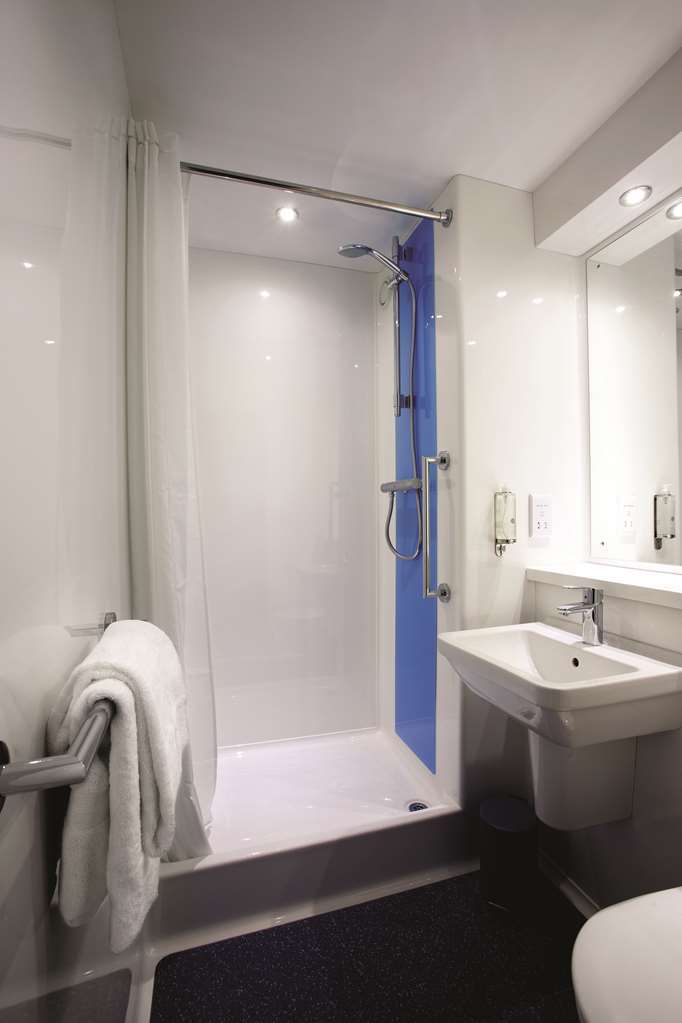 Celtic International Cardiff Airport 3*